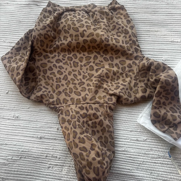 Comfrt Minimalist Kids Hoodie – Brown Leopard – Size M NWT - Picture 8 of 10